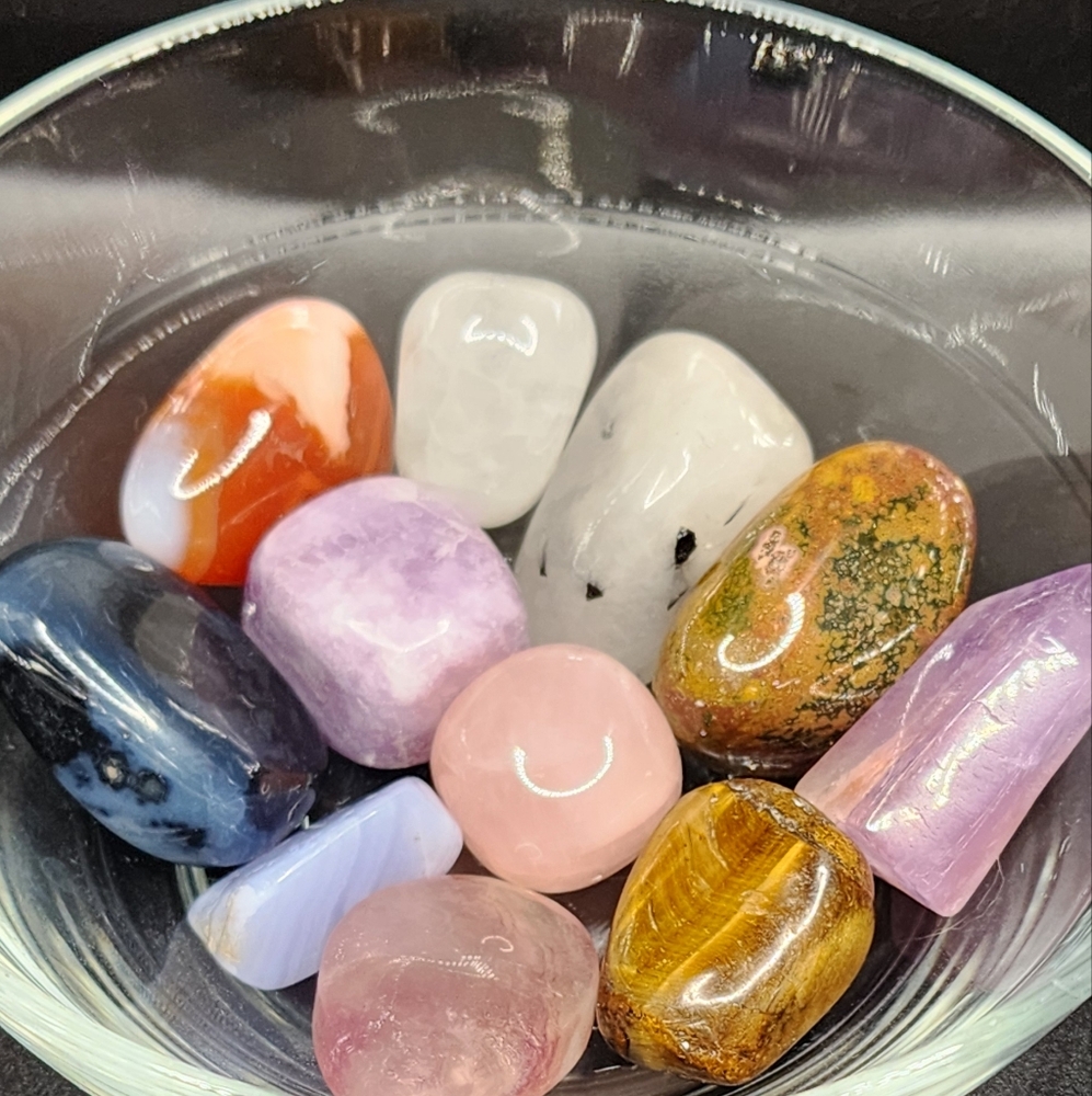 Lot of  Natural Tumbled   Crystals - Picture 12 of 12